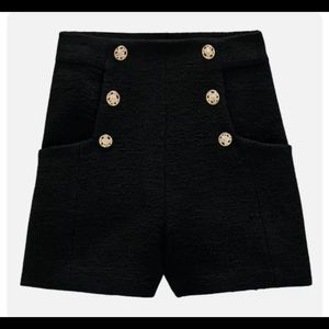 Zara textured black short with button